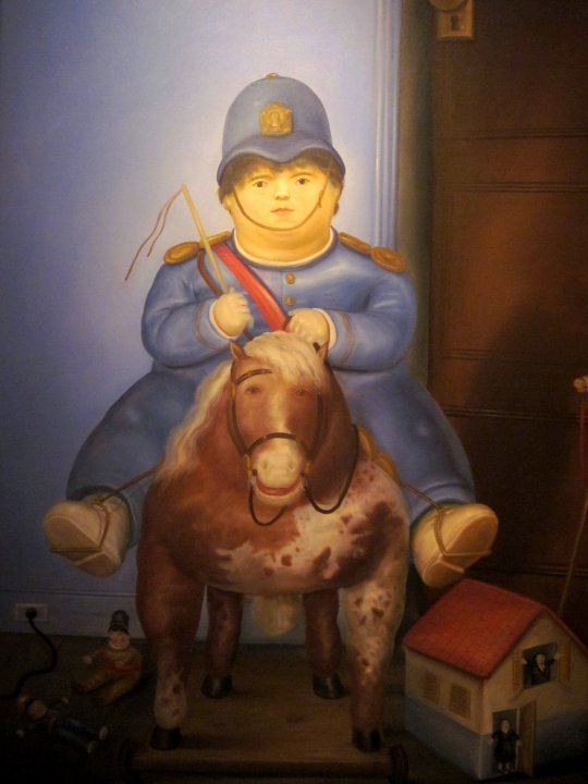 哥伦比亚艺术家费尔南多·波特罗的《骑在木马上的佩德罗》