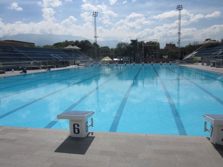 麦德林哥伦比亚-奥林匹克大小的游泳池在阿塔纳西奥吉拉多体育中心