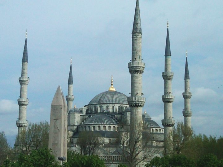 土耳其伊斯坦布尔苏丹艾哈迈德清真寺蓝色清真寺外观