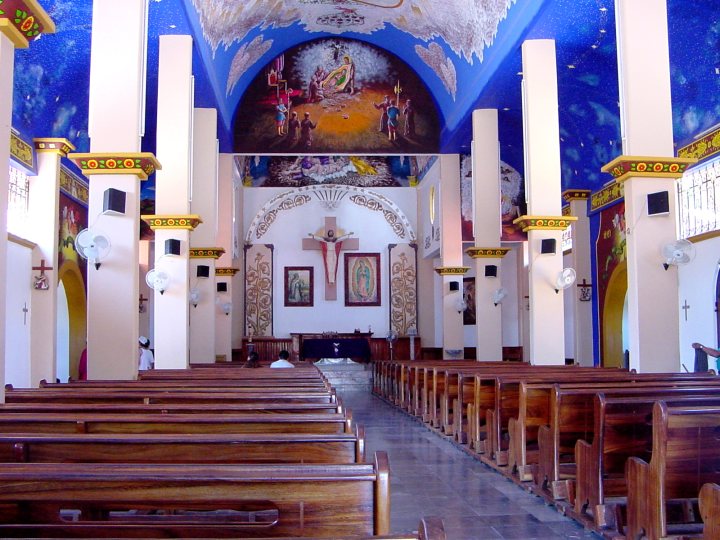 La Crucecita教堂，20米高的圣母瓜达卢佩壁画