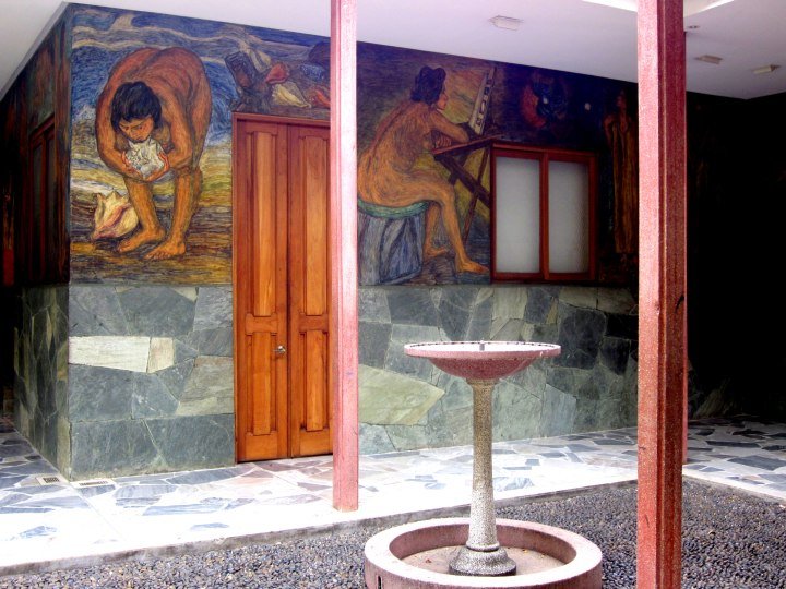 佩德罗内尔戈麦斯博物馆的庭院壁画-哥伦比亚麦德林