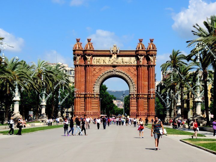 西班牙加泰罗尼亚地区巴塞罗那拉里贝拉区的凯旋门——为1888年巴塞罗那世界博览会的正门而建