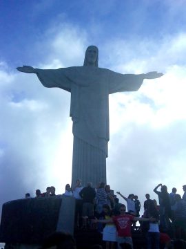 Cristo Redentor挤满了游客- Corcovado - Tijuca国家公园里约热内卢巴西里约热内卢
