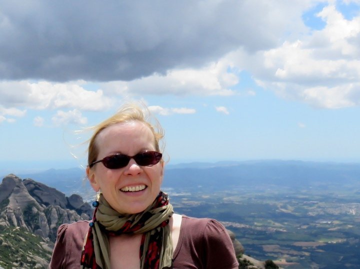 苏珊·摩尔在蒙特塞拉特山的圣杰罗尼峰会上。