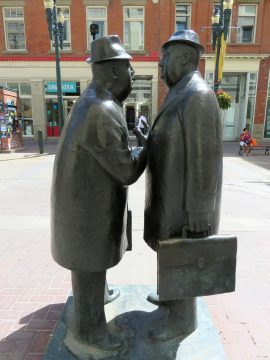 卡尔加里艾伯塔省公共艺术-威廉麦克尔切兰的谈话-位于第八大道和第一街西南