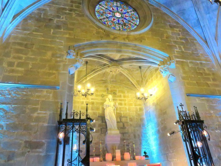 圣安娜教堂-经常举办古典吉他音乐会和其他文化活动-巴塞罗那