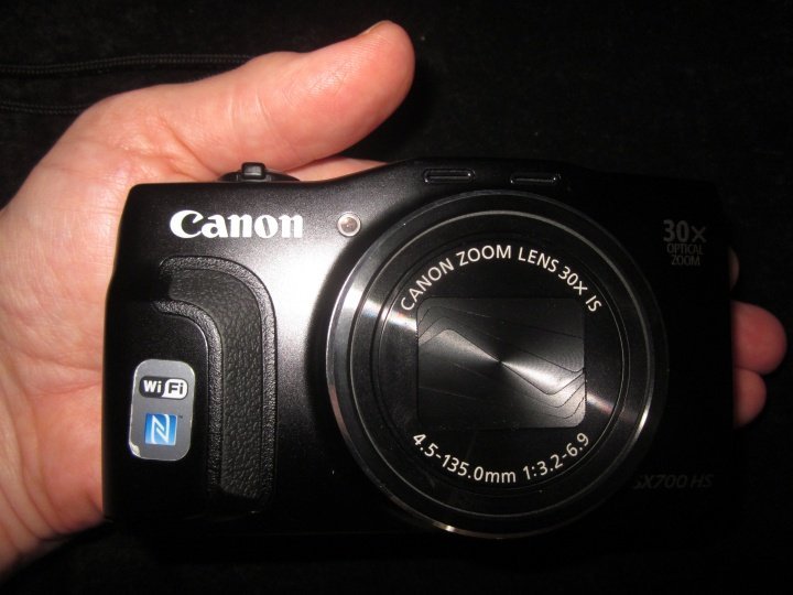 最好的旅行点和拍摄相机的钱佳能SX700与30倍变焦镜头-一流