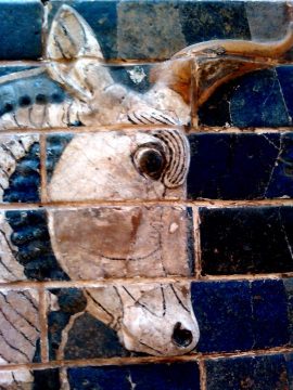 伊师塔门的特点是在瓷砖上的图像-野牛-一种古老的公牛