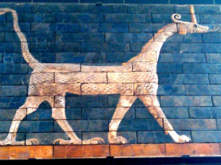 伊师塔门游行之路的龙——从巴比伦偷来，租给世界各地的博物馆