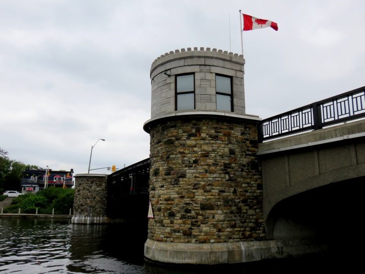 渥太华里多运河上的比勒陀利亚大道大桥