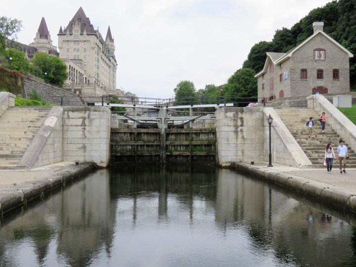 在劳里埃城堡和国会山之间-渥太华锁里多运河