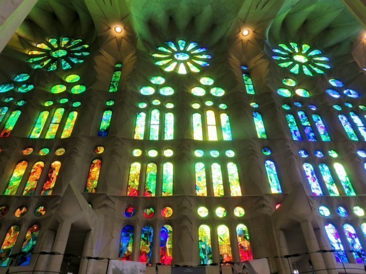 巴塞罗那圣家堂的彩色玻璃窗