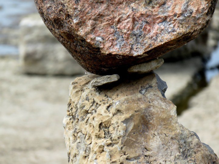 岩石艺术Remic急流渥太华河-年度平衡岩石艺术展览