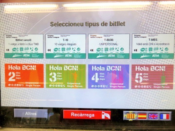 在巴塞罗那游览——地铁为旅行者提供了许多门票选择，从单程票到月票，也有2 - 5天票或10天票