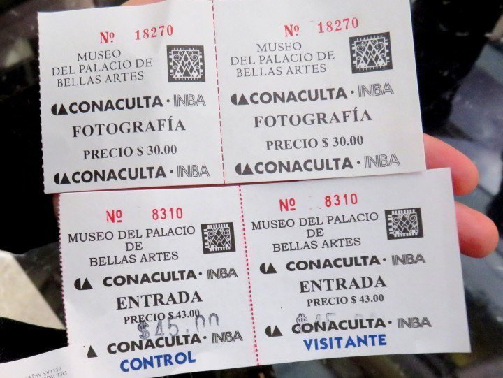 墨西哥城单人之旅-贝拉艺术博物馆门票和摄影师通票的总费用为75比索(不到6美元)