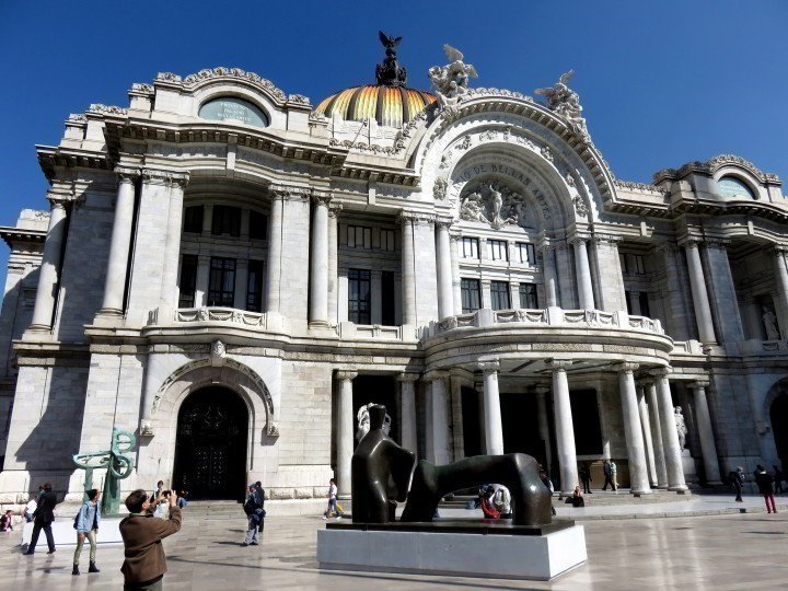 墨西哥城独自旅行-推荐P118bet金博宝alacio de Bellas Artes -即使你不想参观艺术博物馆，建筑也是宏伟的