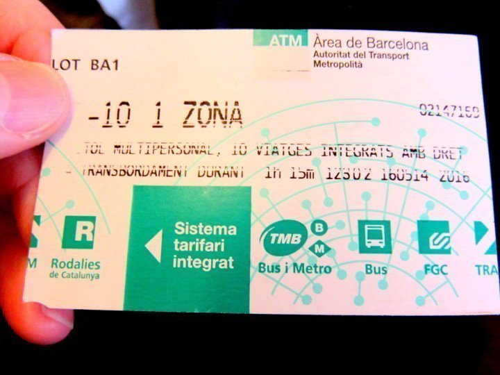 在巴塞罗那游览时，可以试试地铁- 10号旅行卡是游览巴塞罗那的一个很好的交易
