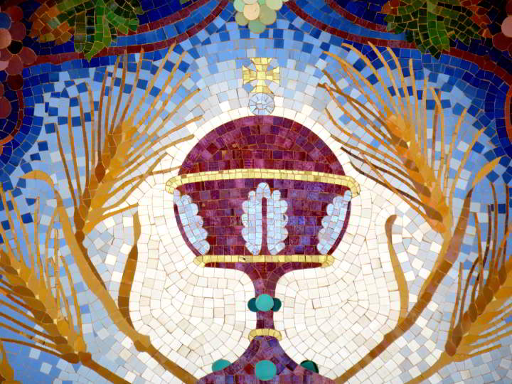 彩色瓷砖马赛克的细节在圣罗马教堂Costa Brava加泰罗尼亚