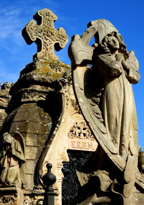 西班牙加泰罗尼亚布拉瓦Lloret de Mar Costa Brava现代主义公墓的坟墓