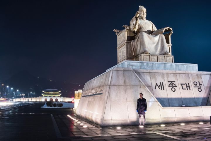 韩国首尔的世宗大帝雕像。