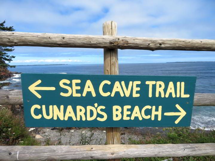 新斯科舍省烤箱自然公园的海洞小径和丘纳德海滩标志