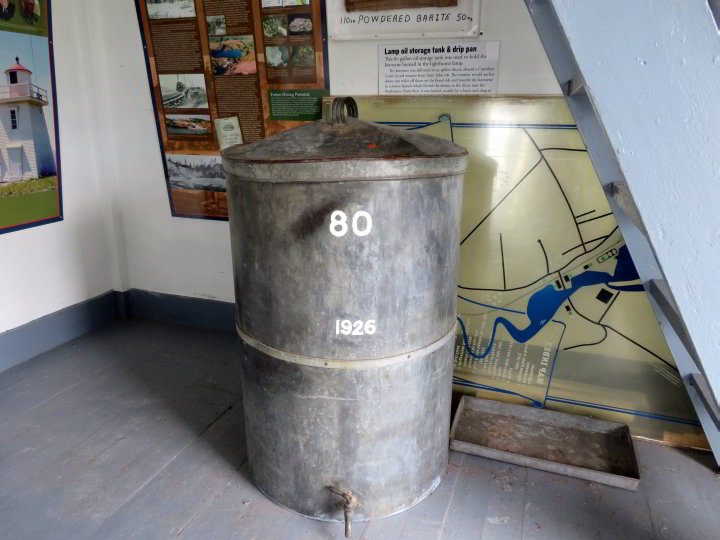 新斯科舍省汉特县沃尔顿灯塔的80加仑灯油储存罐