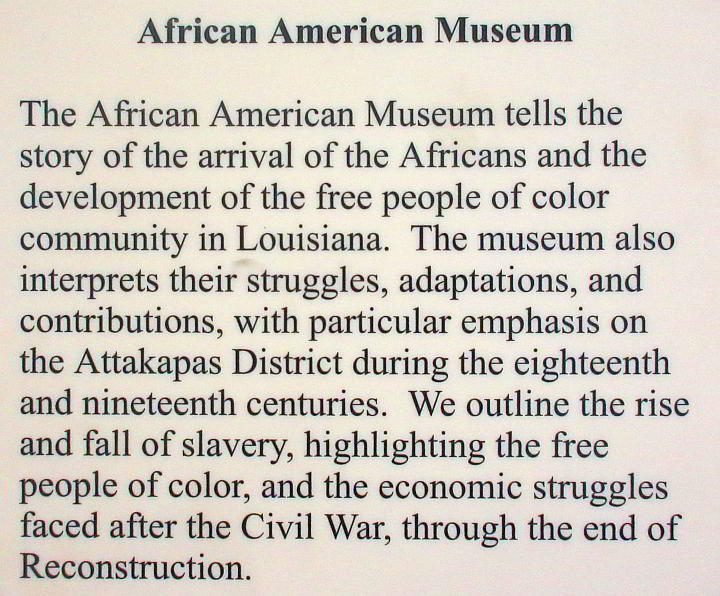 圣马丁维尔非裔美国人博物馆的信息卡讲述了非洲人的到来和斗争
