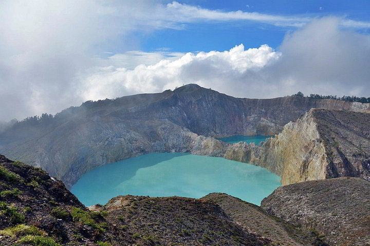 任何东南亚之旅都应该包括参观克里穆图弗洛雷斯的火山口湖