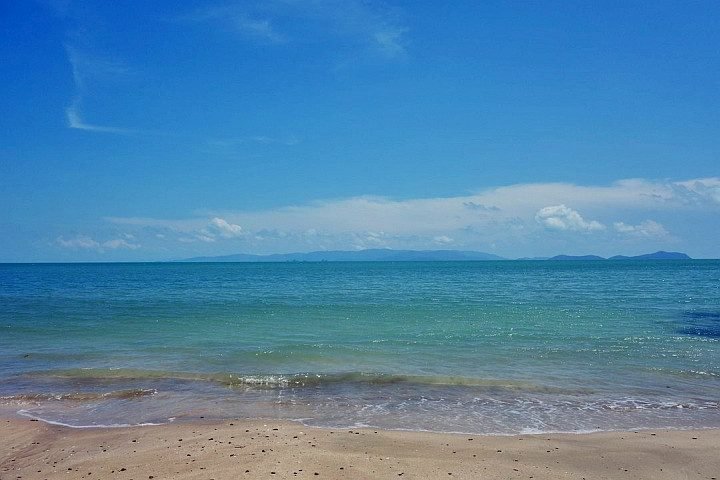 背包客东南亚，泰国的帕岸岛的白色沙滩让它很受欢迎，还有满月派对