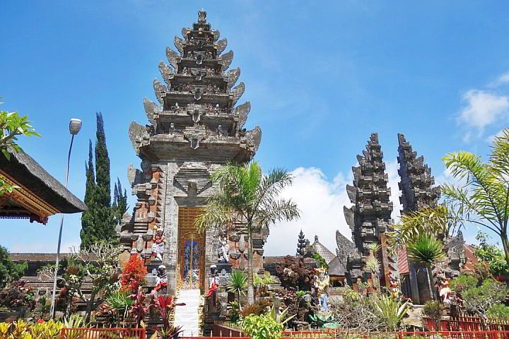 印度尼西亚巴厘岛的寺庙——独自旅行的最佳地点之一