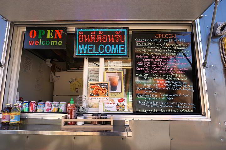 波特兰的泰国街头餐车。