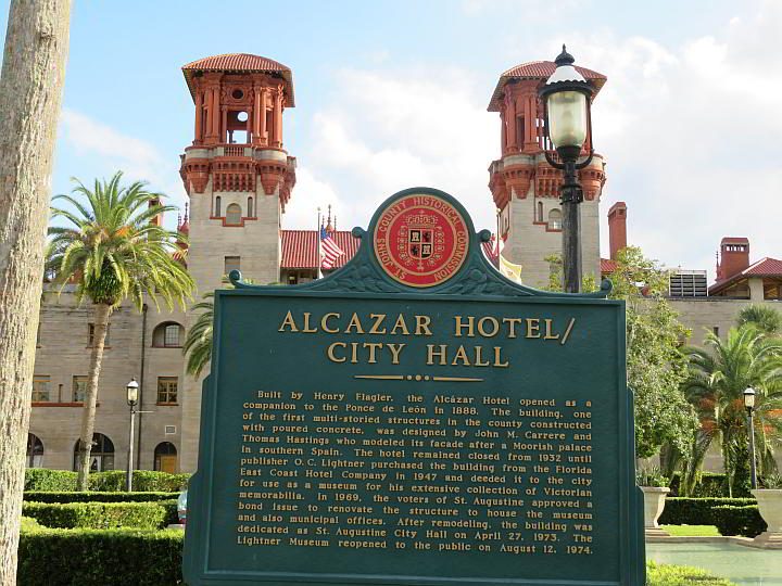 建于1888年的阿尔卡扎酒店现在是圣奥古斯丁市政厅和莱特纳博物馆
