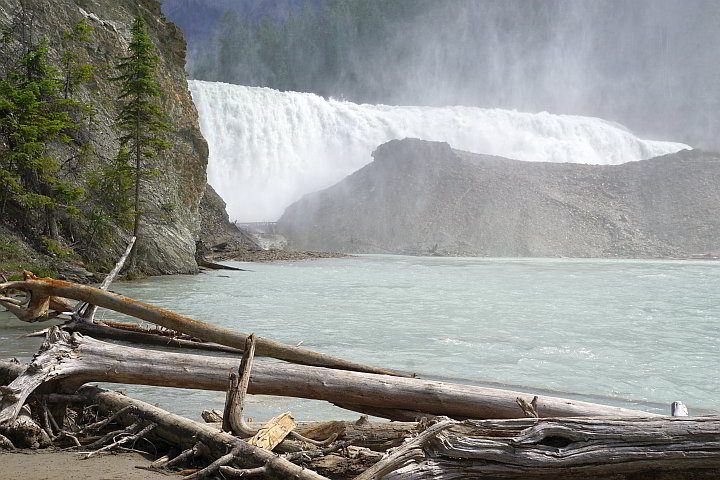 加拿大Yoho公园美丽的Wapta瀑布