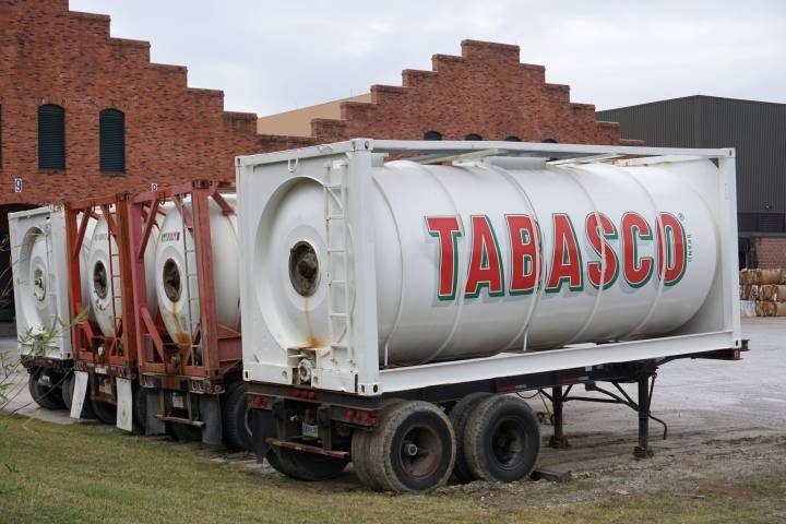 路易斯安那州艾弗里岛塔巴斯科工厂的塔巴斯科油罐