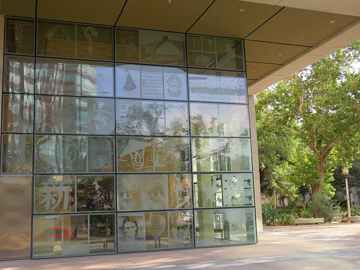 德克萨斯州奥斯汀赎金中心的蚀刻玻璃窗