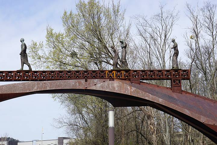 人们行走的雕塑-查塔努加文艺复兴公园