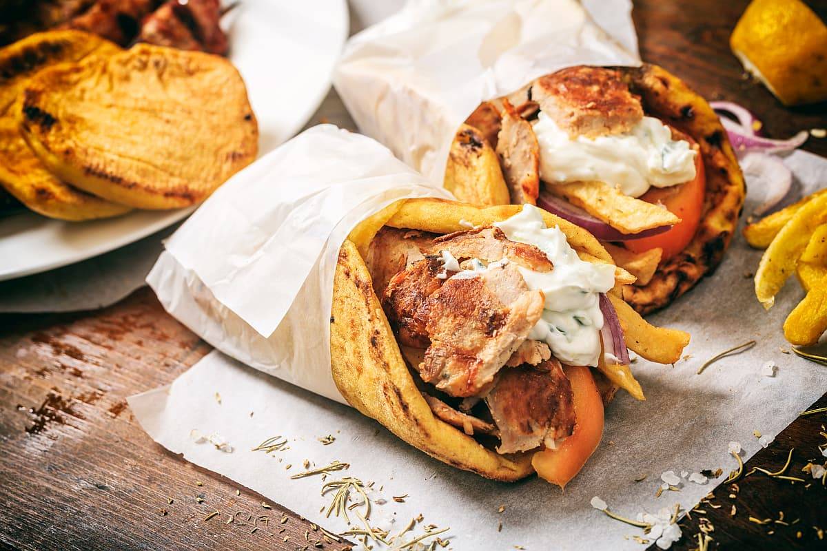 皮塔饼包裹的陀螺是希腊传统食品。