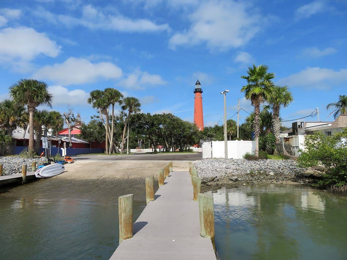 新士麦那海滩佛罗里达码头和灯塔。