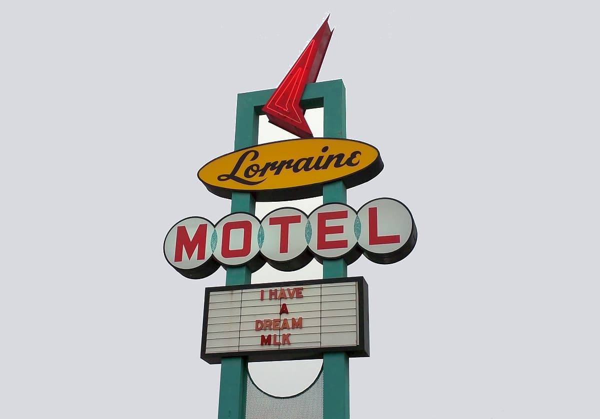洛林汽车旅馆我有一个梦想马丁·路德·金的牌子。