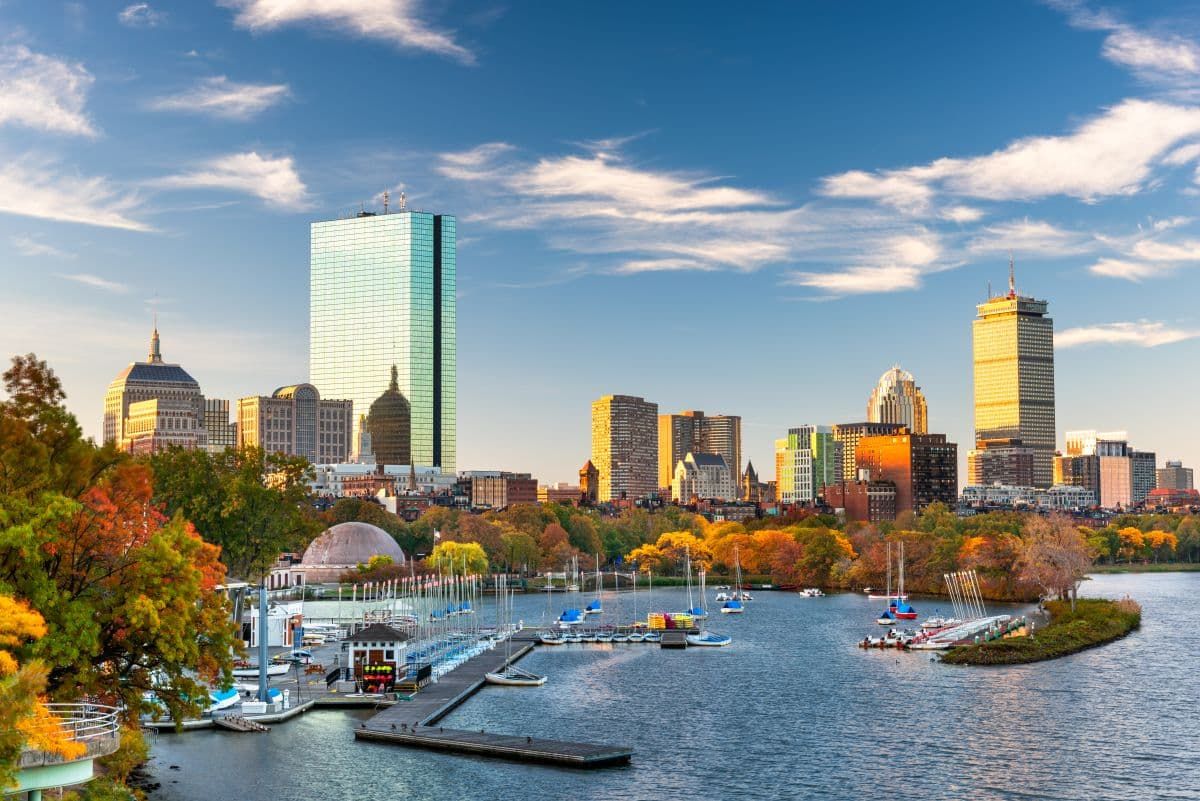 波士顿的天际线和海滨。