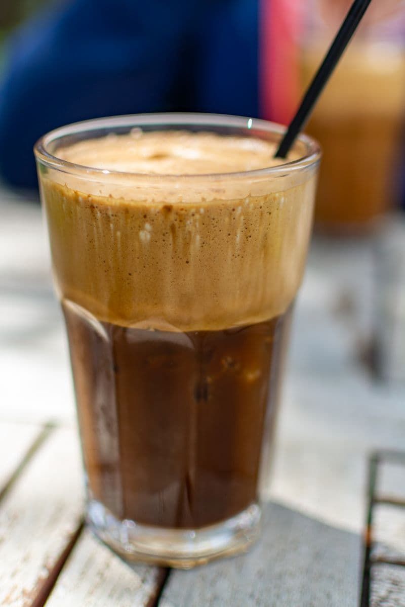 传统的希腊冷咖啡冰沙。