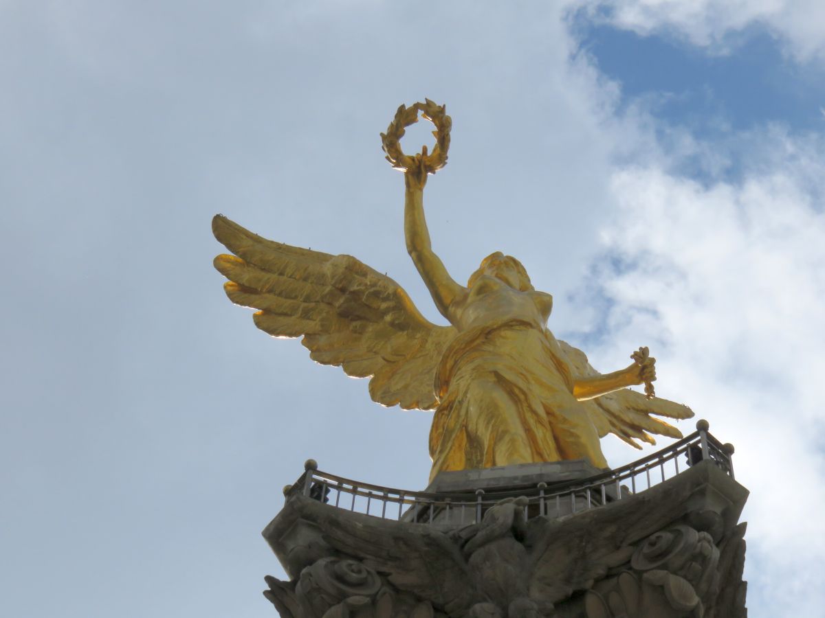 墨西哥城的独立天使雕像。