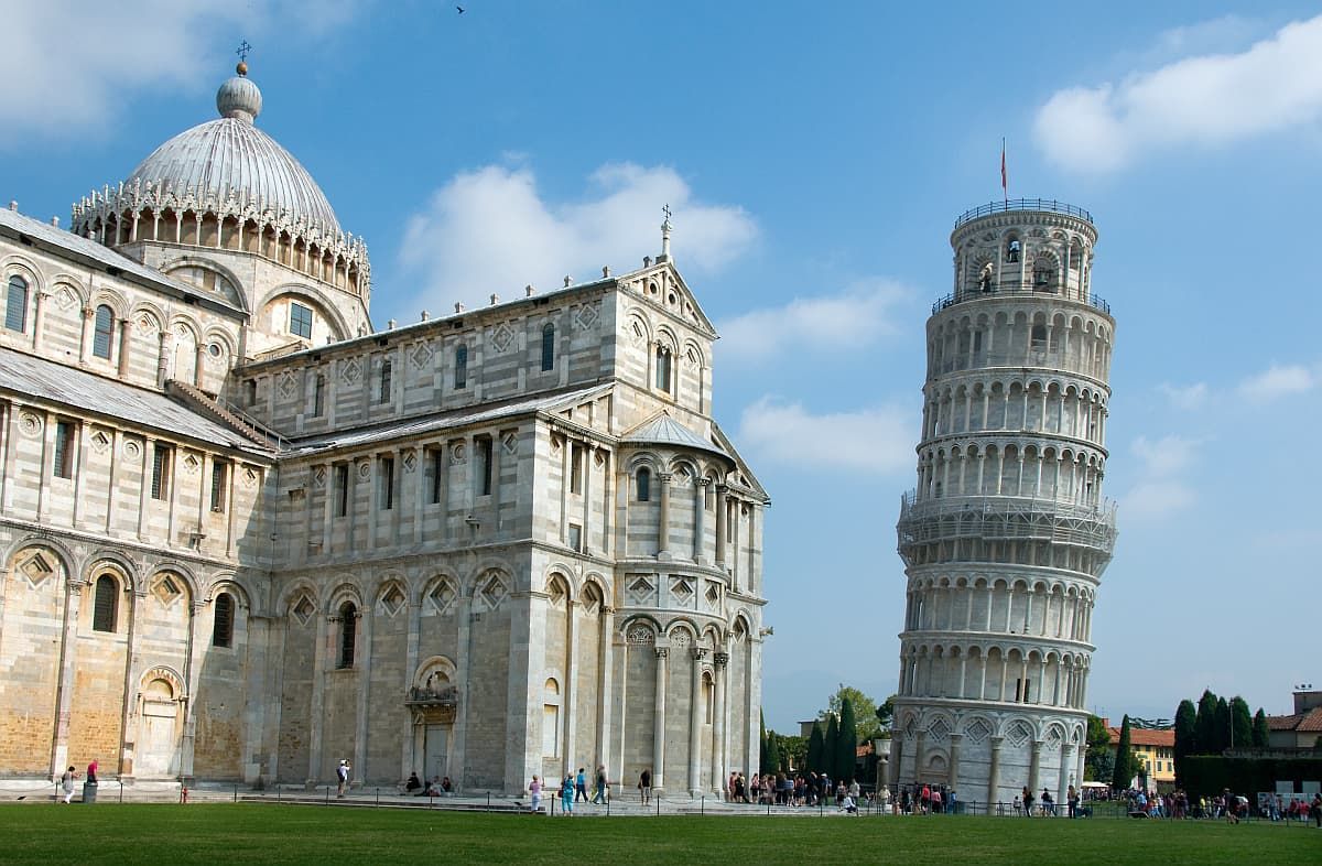 意大利的比萨斜塔。