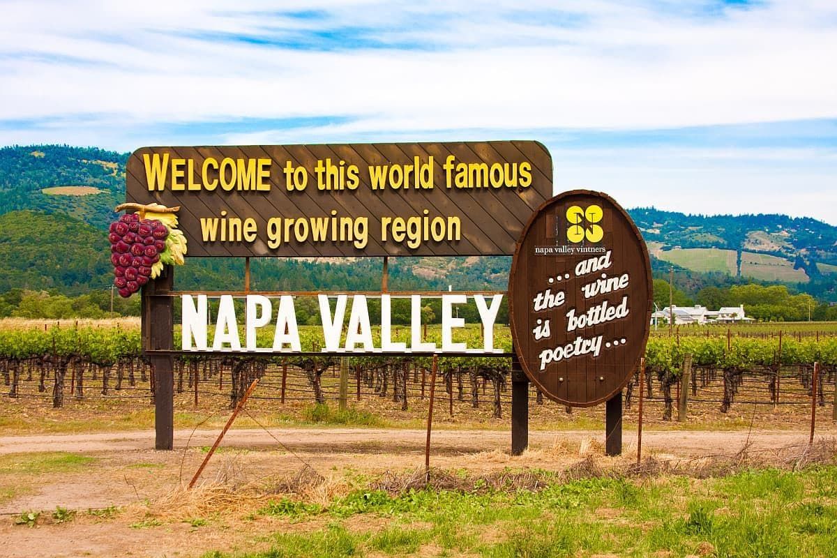 欢迎来到纳帕谷标志牌。