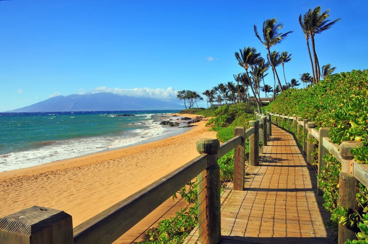 夏威夷毛伊岛的威利亚海滩。