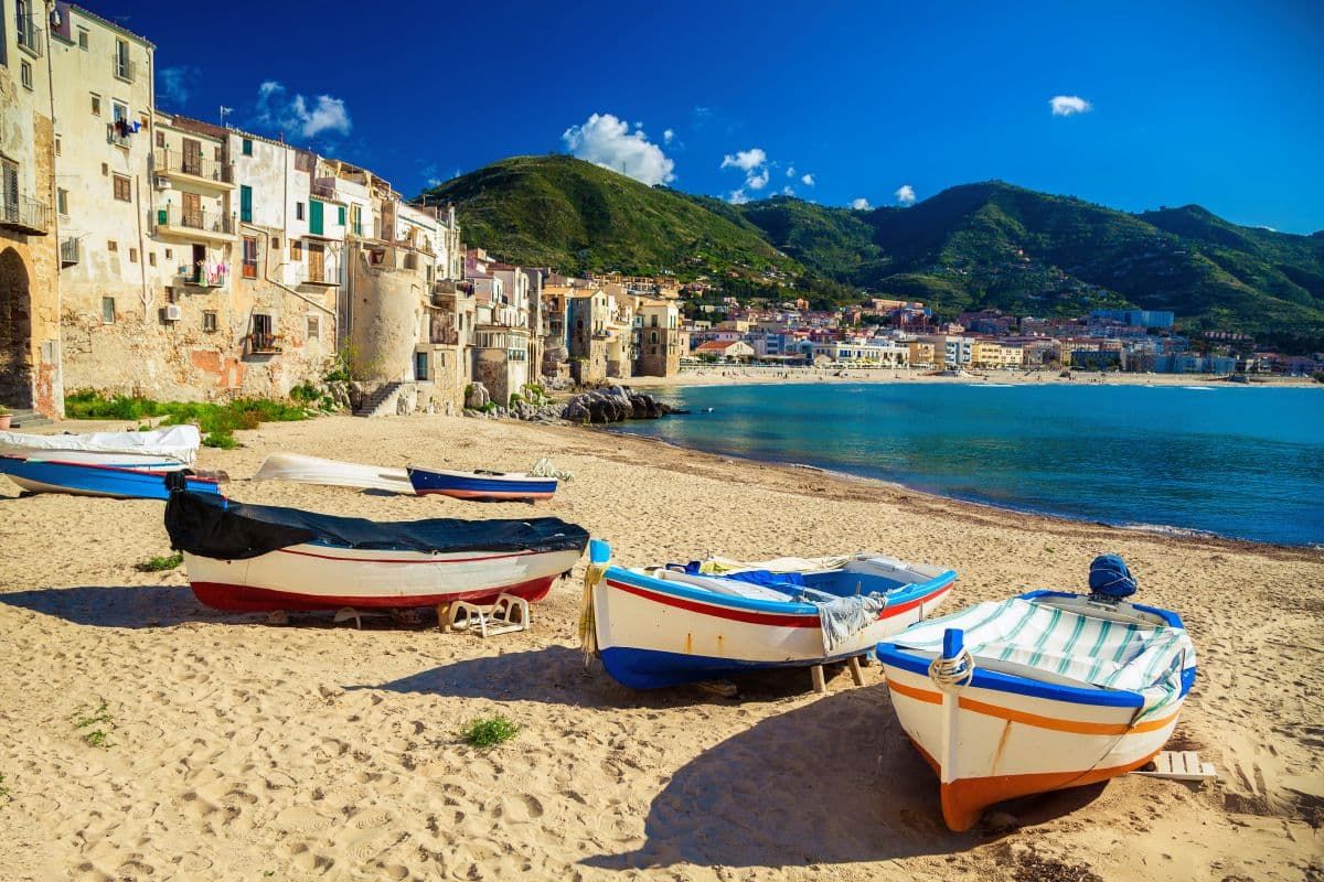 意大利西西里岛的海滨小镇Cefalu。