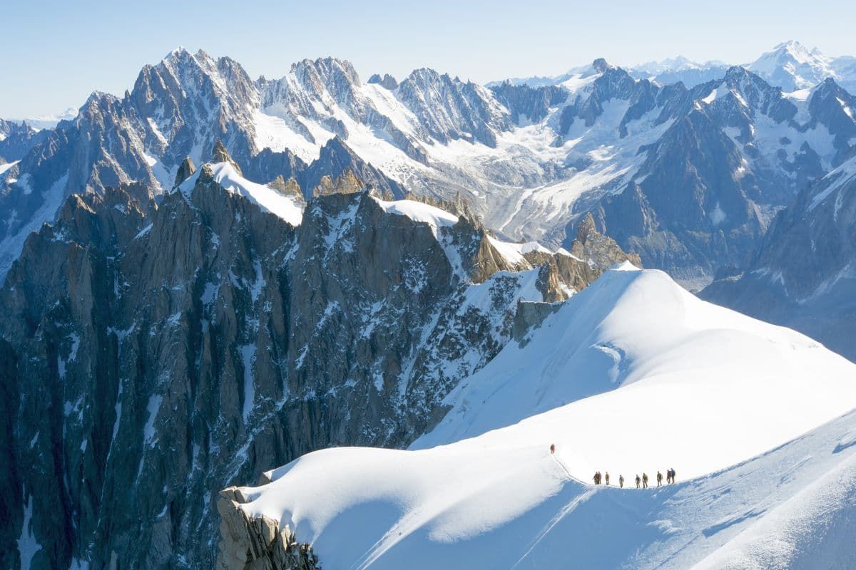 阿尔卑斯勃朗峰上的登山者。