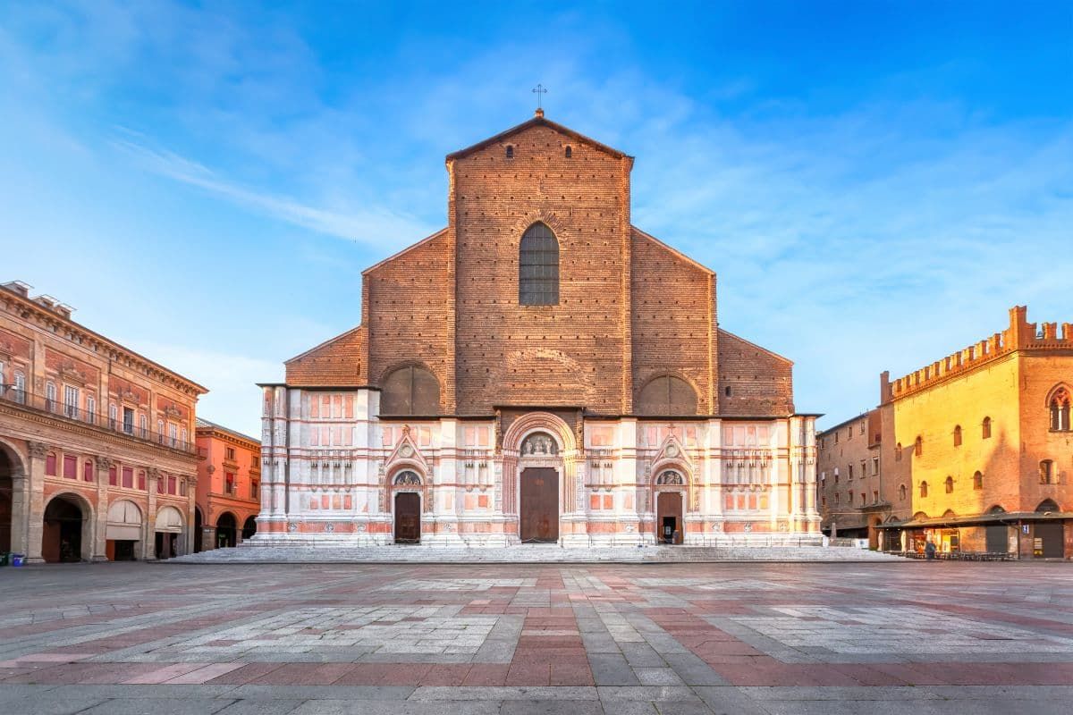 意大利博洛尼亚的圣彼得罗尼奥大教堂。