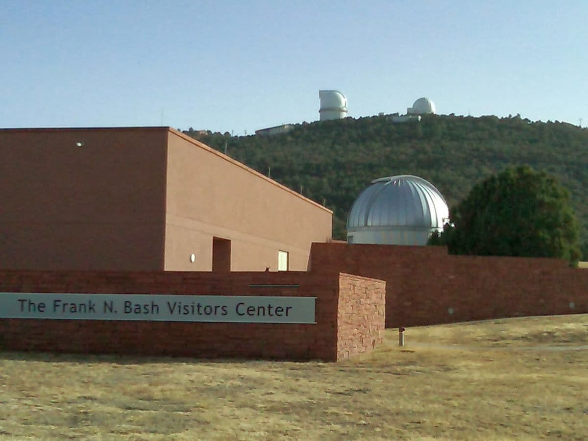 德克萨斯州戴维斯堡的麦克唐纳天文台。